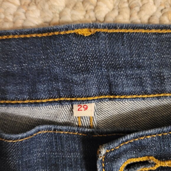 Women's Levi Capris - Picture 2 of 7